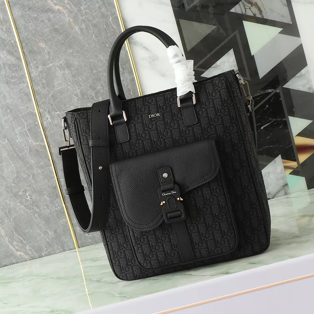 Christian Dior AAA Man Handbags Popular 7713