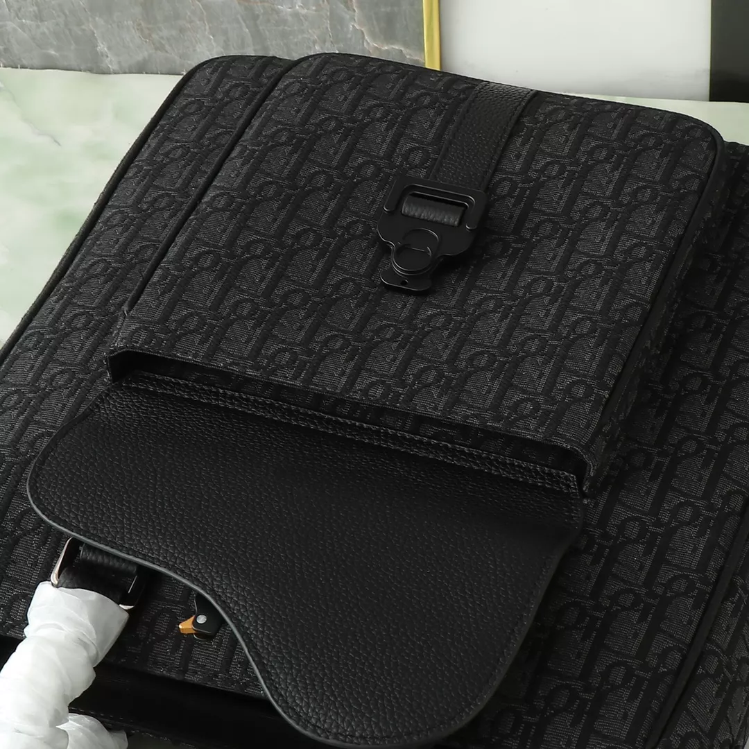 Christian Dior AAA Man Handbags Popular 7713