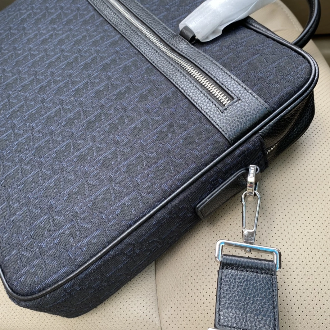 Christian Dior AAA Man Handbags SmartChoice 815