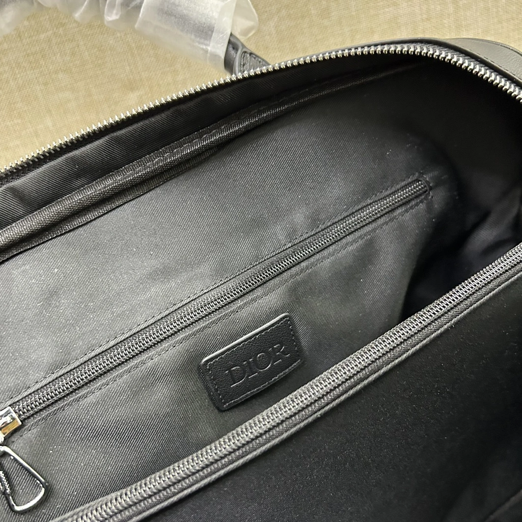 Christian Dior AAA Man Handbags Sophisticated 6526