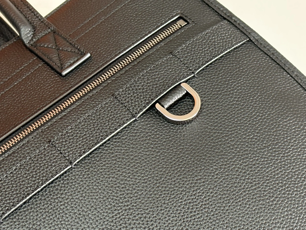 Christian Dior AAA Man Handbags Trendsetting 1248