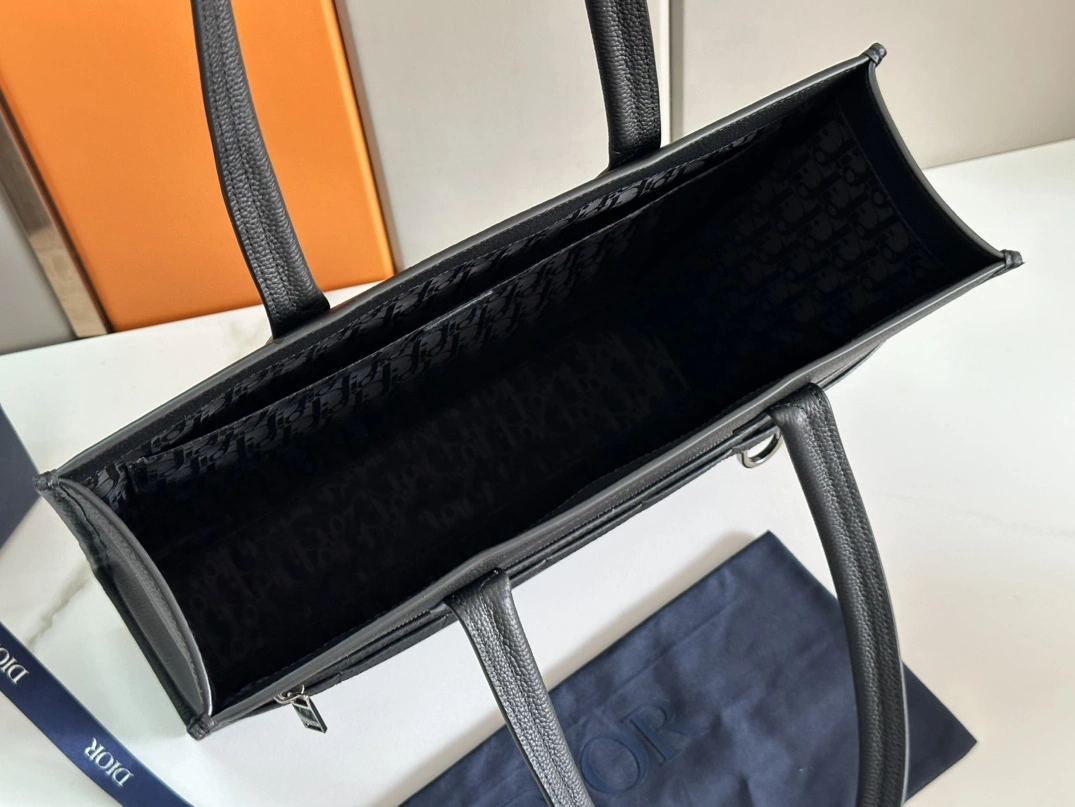 Christian Dior AAA Man Handbags Trendsetting 1248