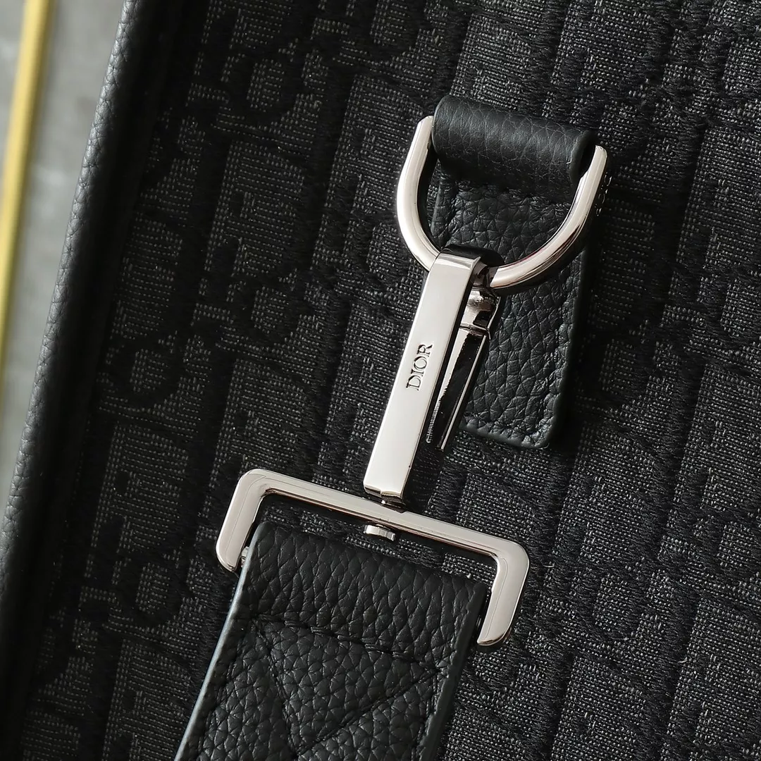 Christian Dior AAA Man Handbags WellDesigned 743