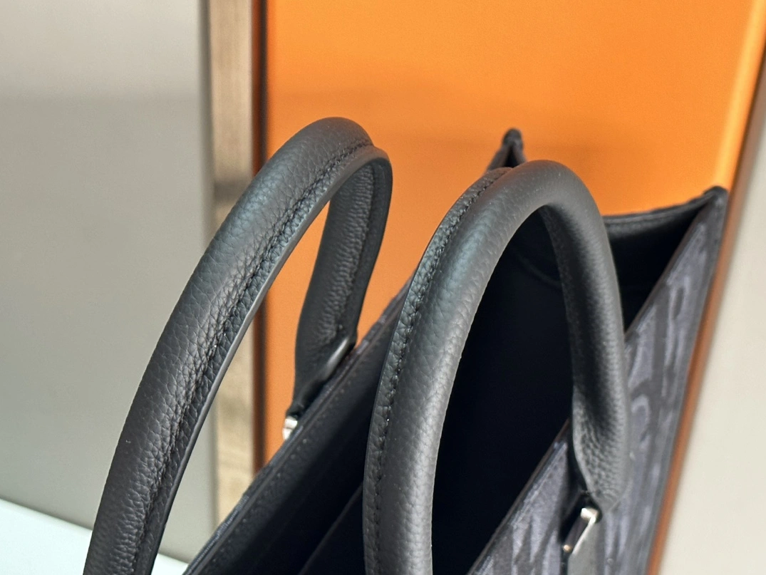 Christian Dior AAA Man Handbags WellDesigned 8681