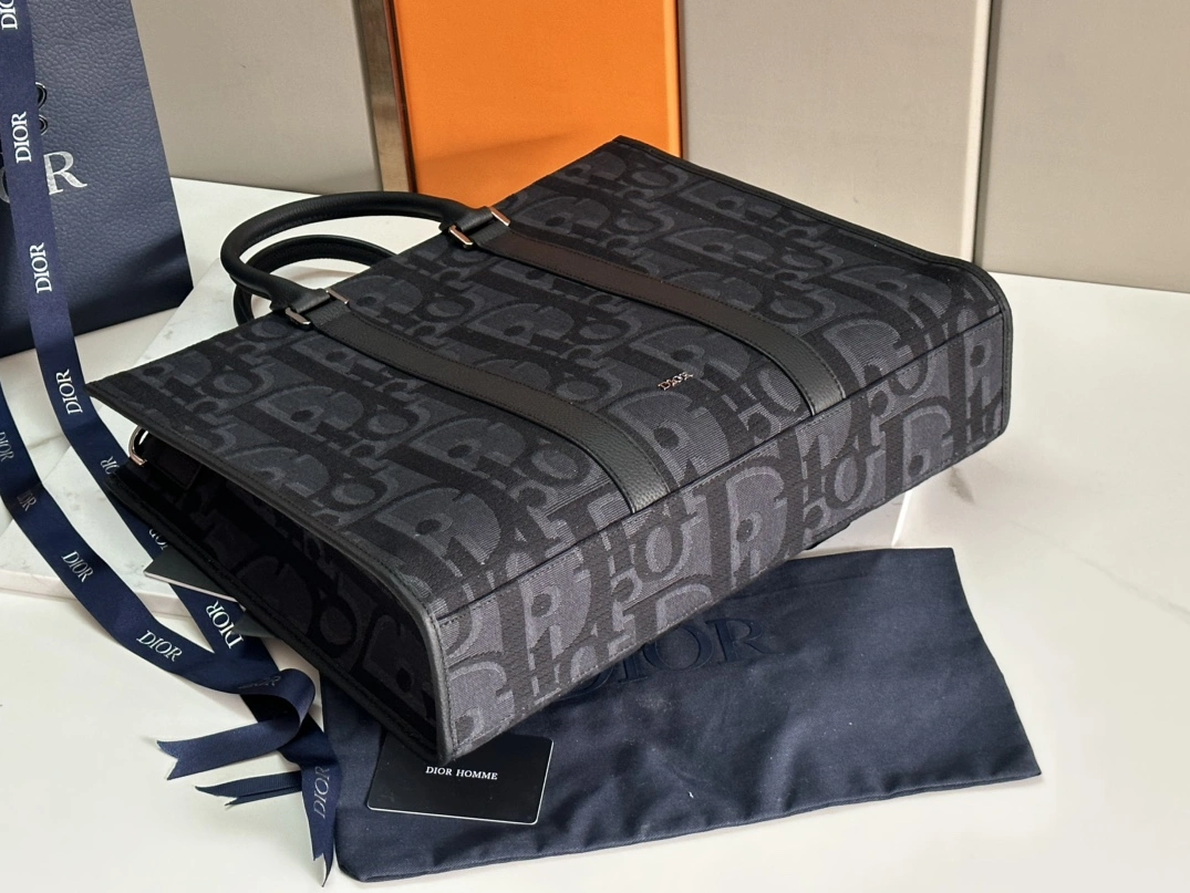 Christian Dior AAA Man Handbags WellDesigned 8681