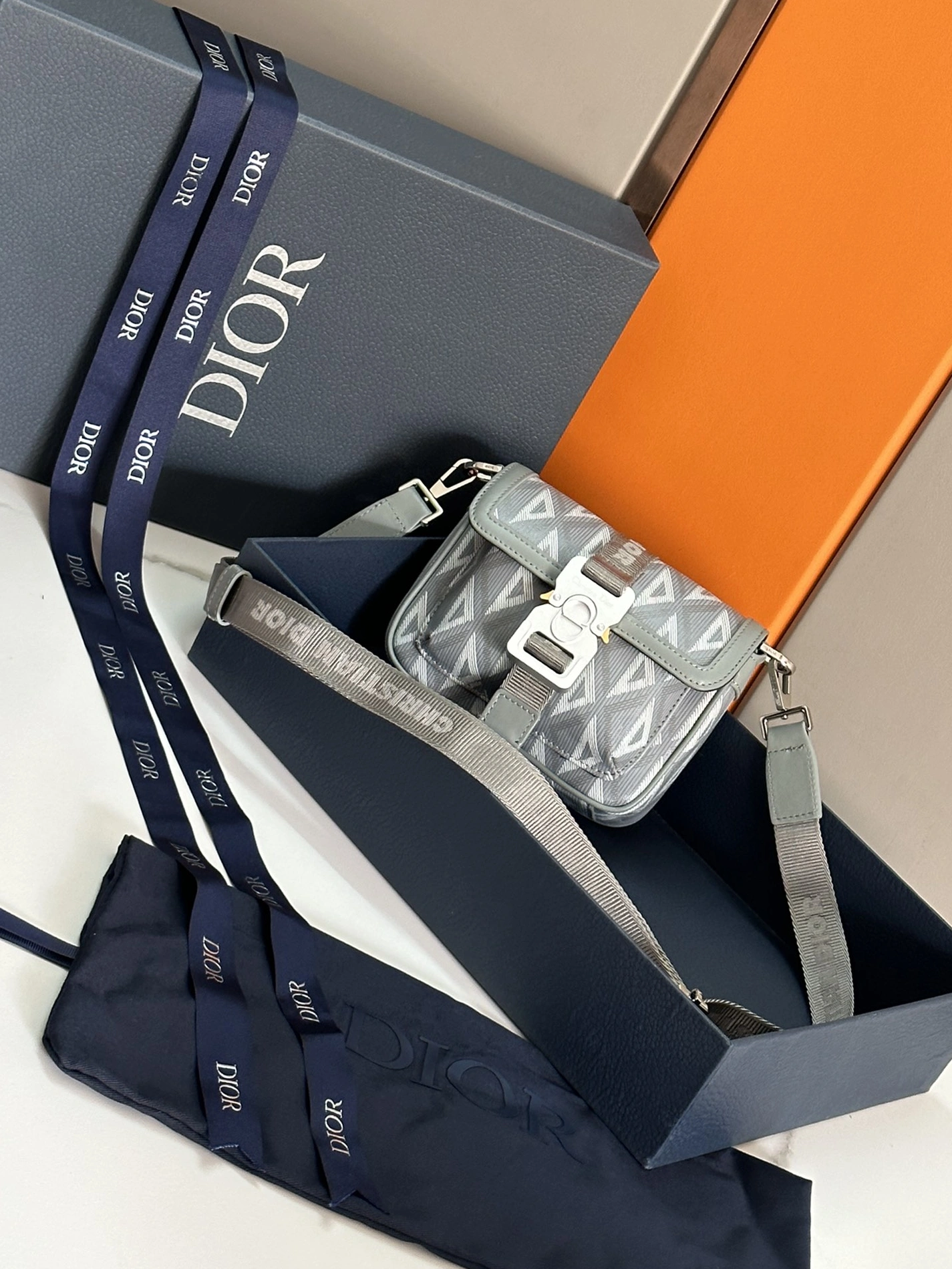 Christian Dior AAA Man Messenger Bags Affordable 6546