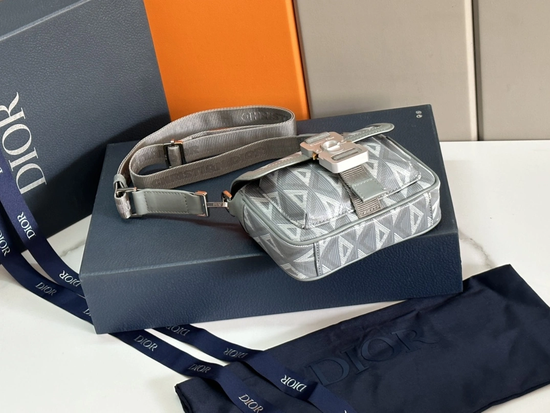 Christian Dior AAA Man Messenger Bags Affordable 6546