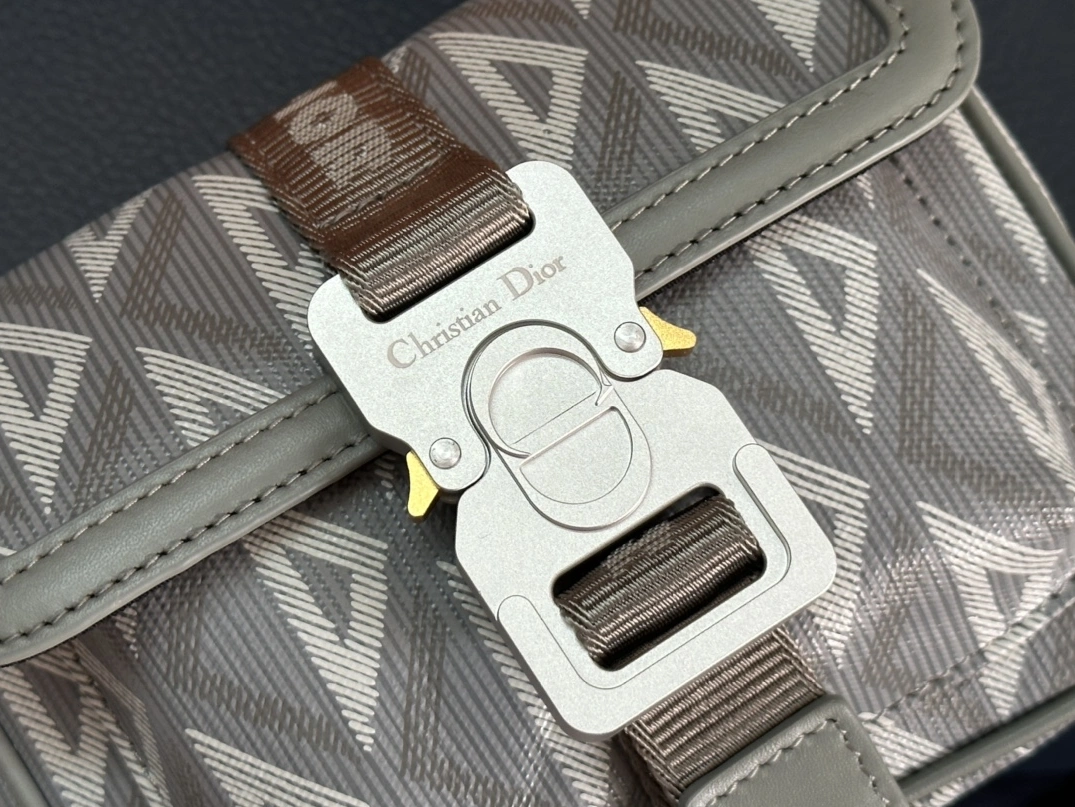 Christian Dior AAA Man Messenger Bags Affordable 6546