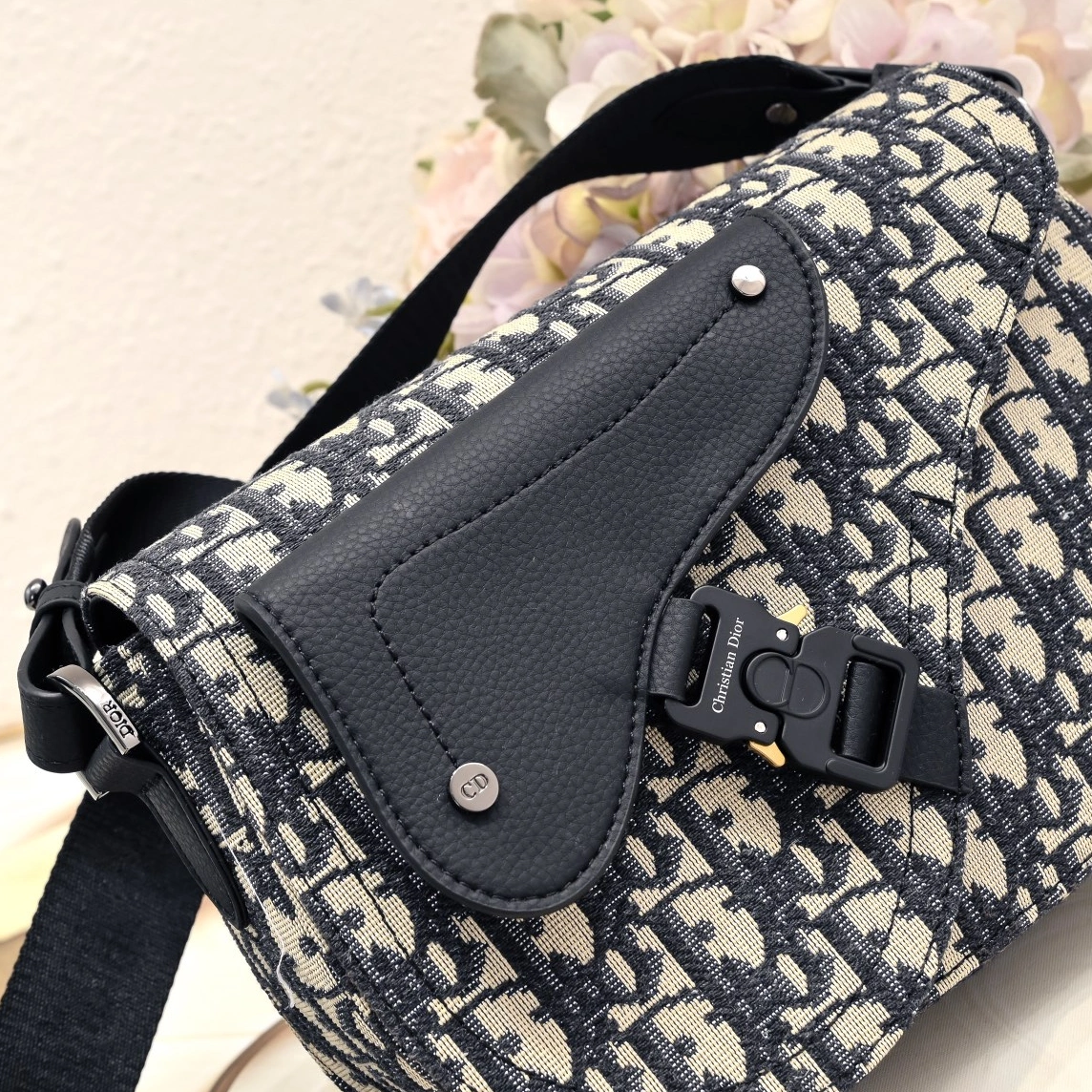 Christian Dior AAA Man Messenger Bags Classic 8529