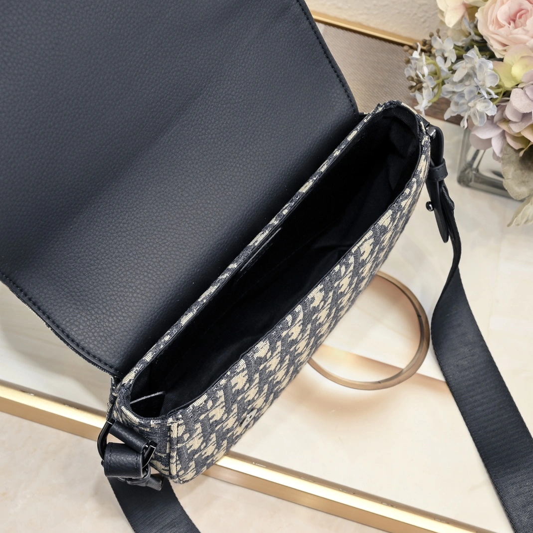 Christian Dior AAA Man Messenger Bags Classic 8529