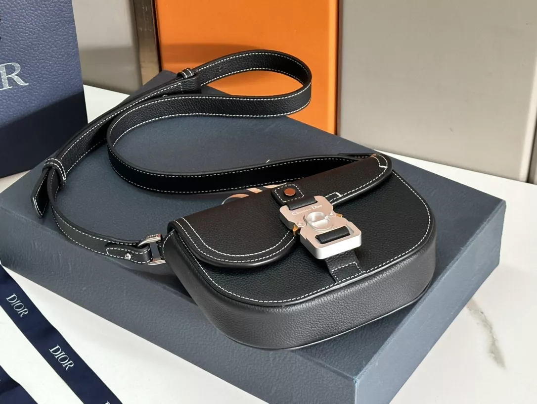 Christian Dior AAA Man Messenger Bags Comfortable 6589