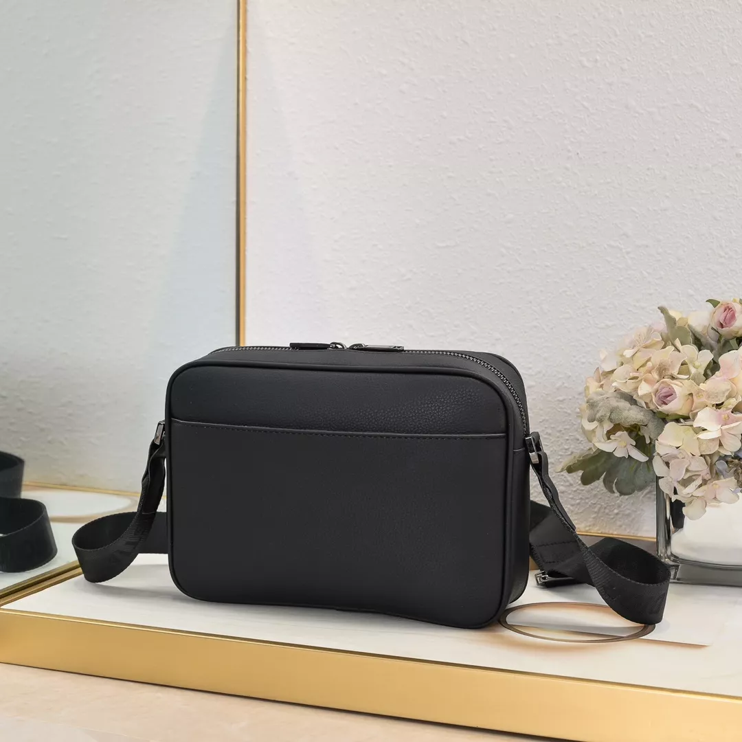 Christian Dior AAA Man Messenger Bags Comfortable 9705