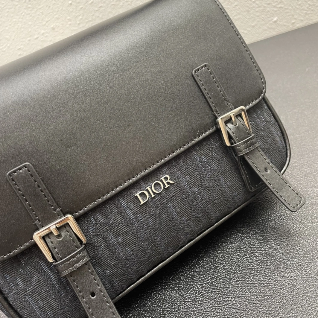 Christian Dior AAA Man Messenger Bags Cozy 3331