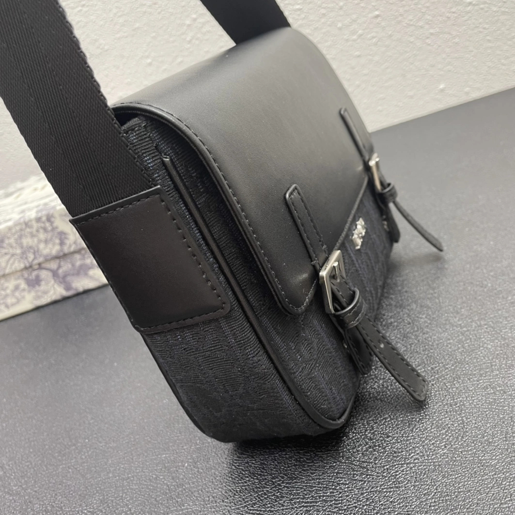 Christian Dior AAA Man Messenger Bags Cozy 3331