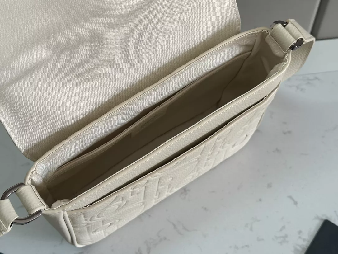 Christian Dior AAA Man Messenger Bags Durable 1899