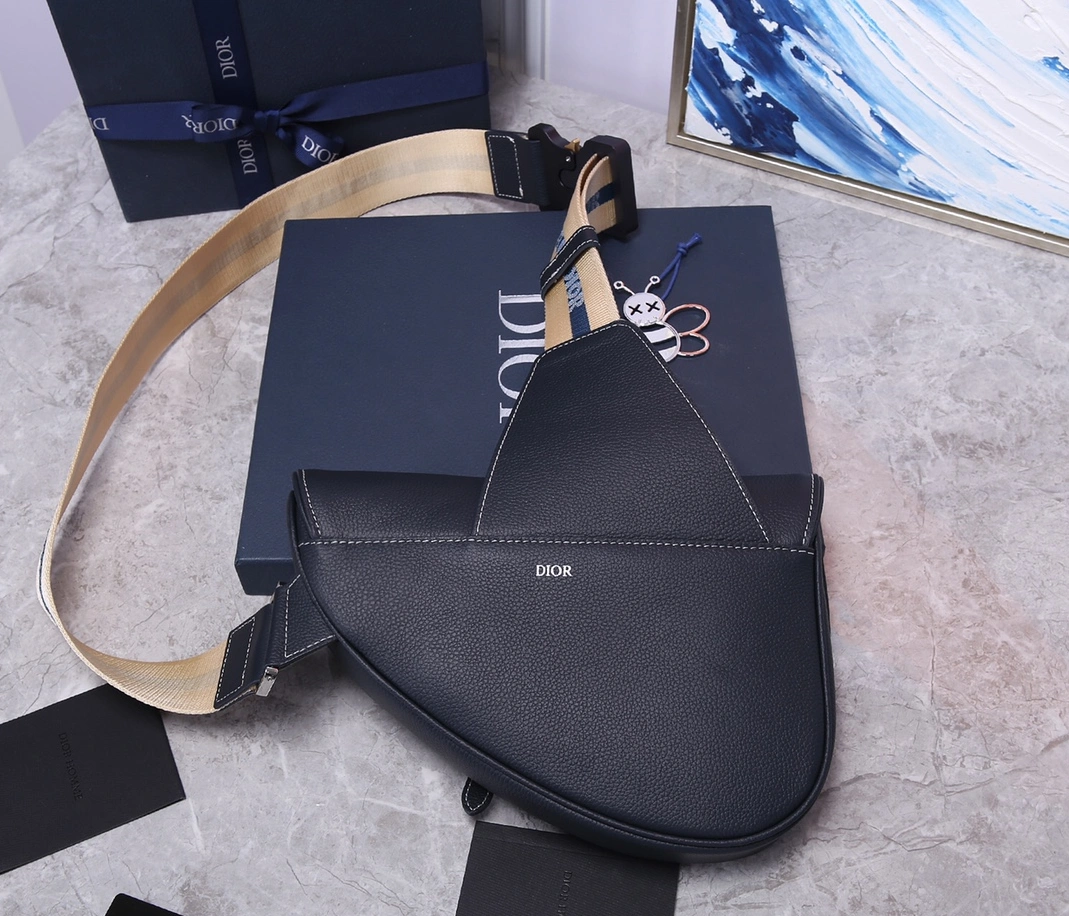 Christian Dior AAA Man Messenger Bags EasyMatch 8946