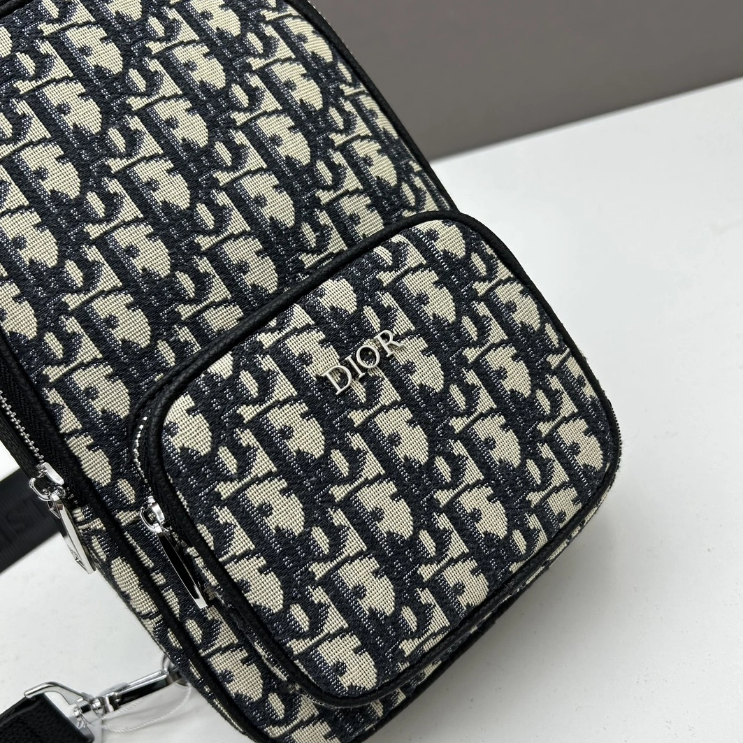 Christian Dior AAA Man Messenger Bags Elegant 3613