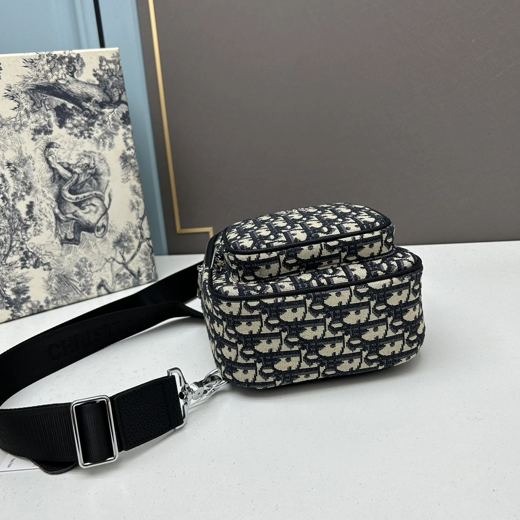 Christian Dior AAA Man Messenger Bags Elegant 3613