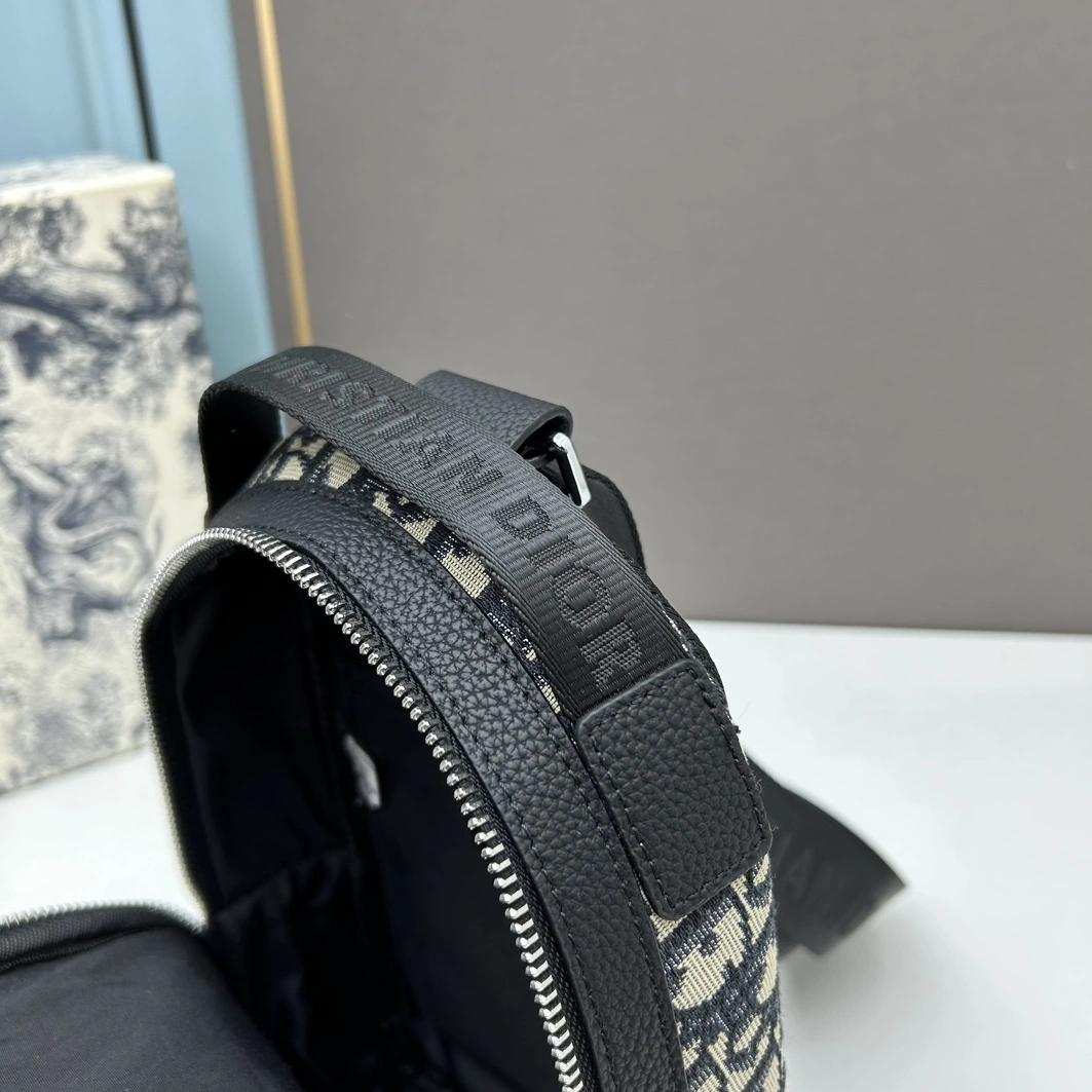 Christian Dior AAA Man Messenger Bags Elegant 3613