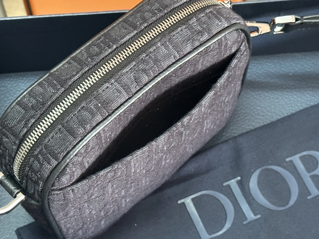 Christian Dior AAA Man Messenger Bags Elegant 3933