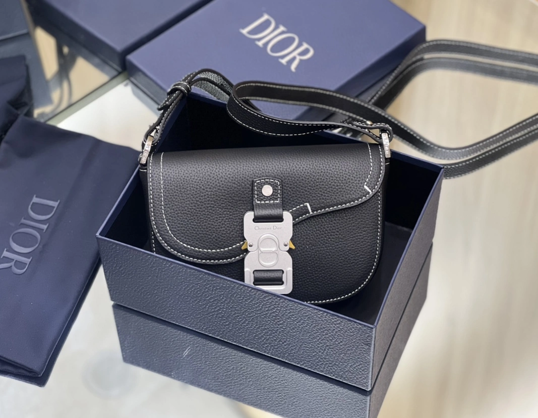 Christian Dior AAA Man Messenger Bags Flexible 758