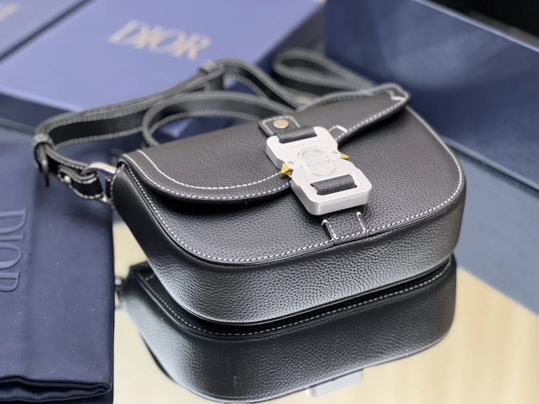 Christian Dior AAA Man Messenger Bags Flexible 758