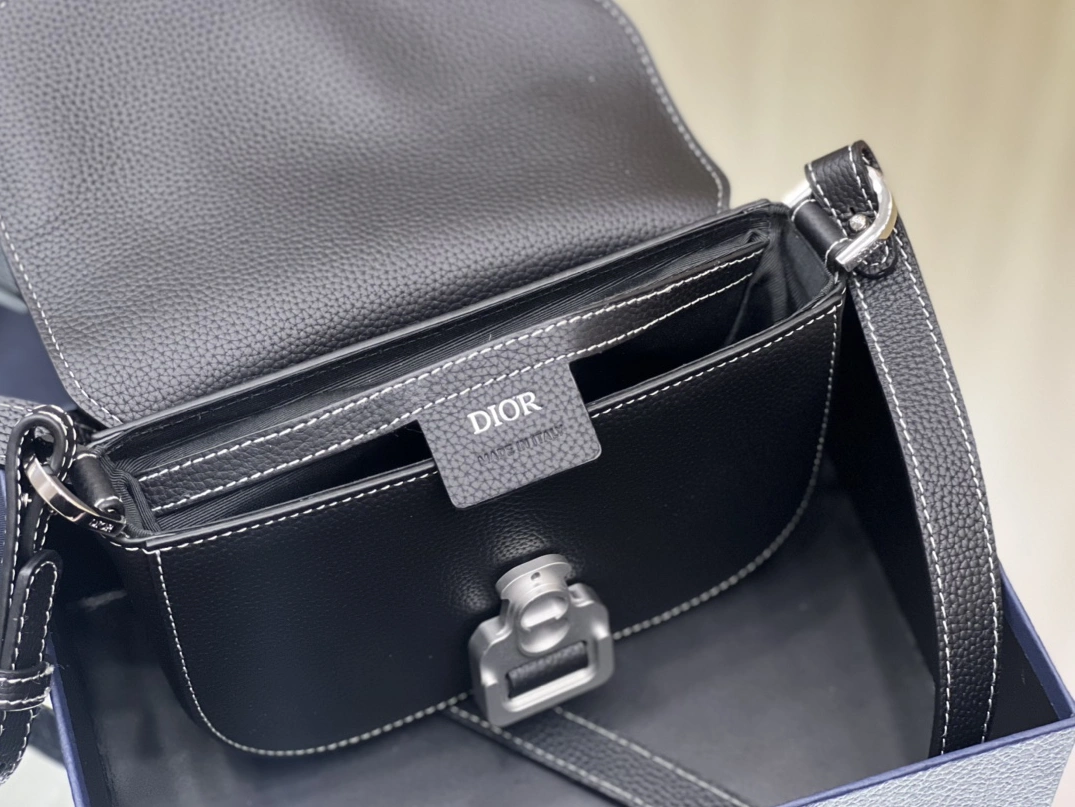 Christian Dior AAA Man Messenger Bags Flexible 758