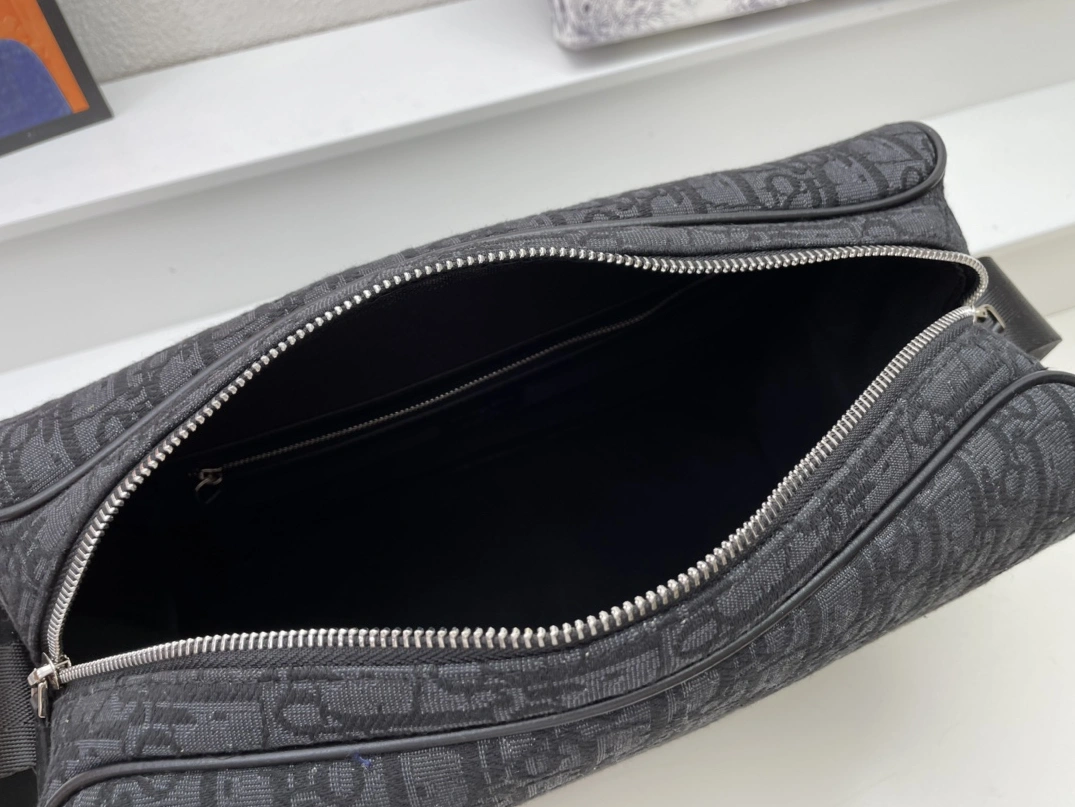Christian Dior AAA Man Messenger Bags HighQuality 8317