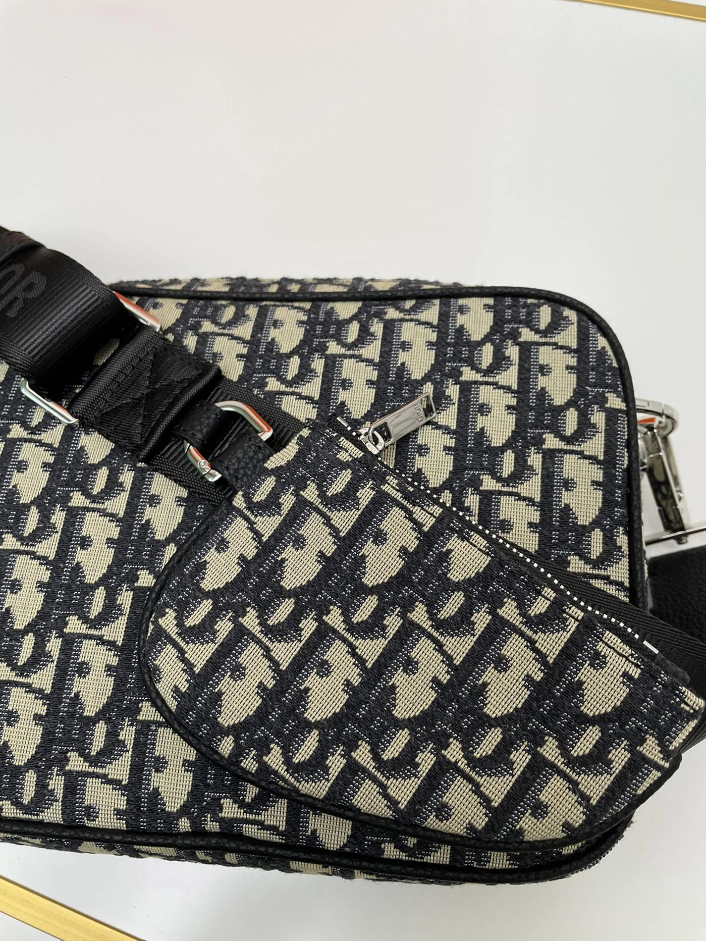 Christian Dior AAA Man Messenger Bags Lightweight 268