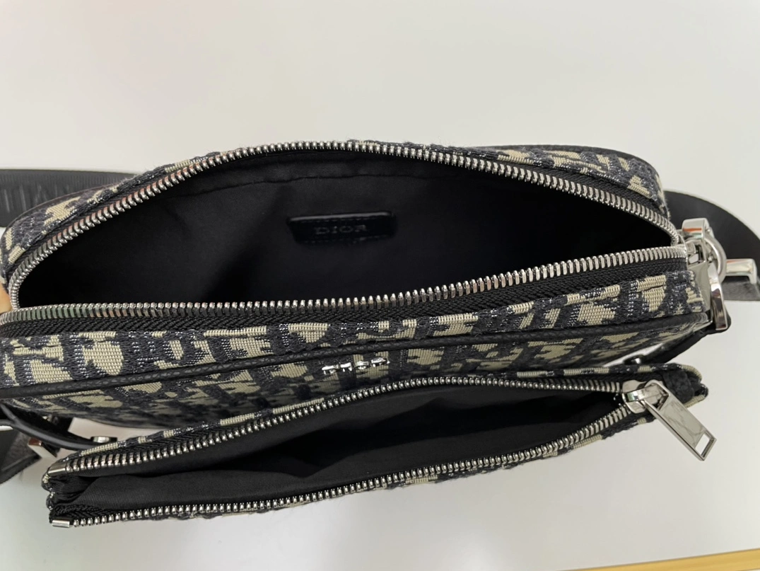 Christian Dior AAA Man Messenger Bags Lightweight 268