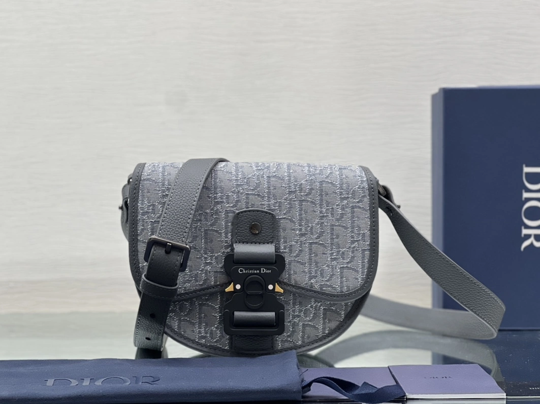Christian Dior AAA Man Messenger Bags Modern 2336