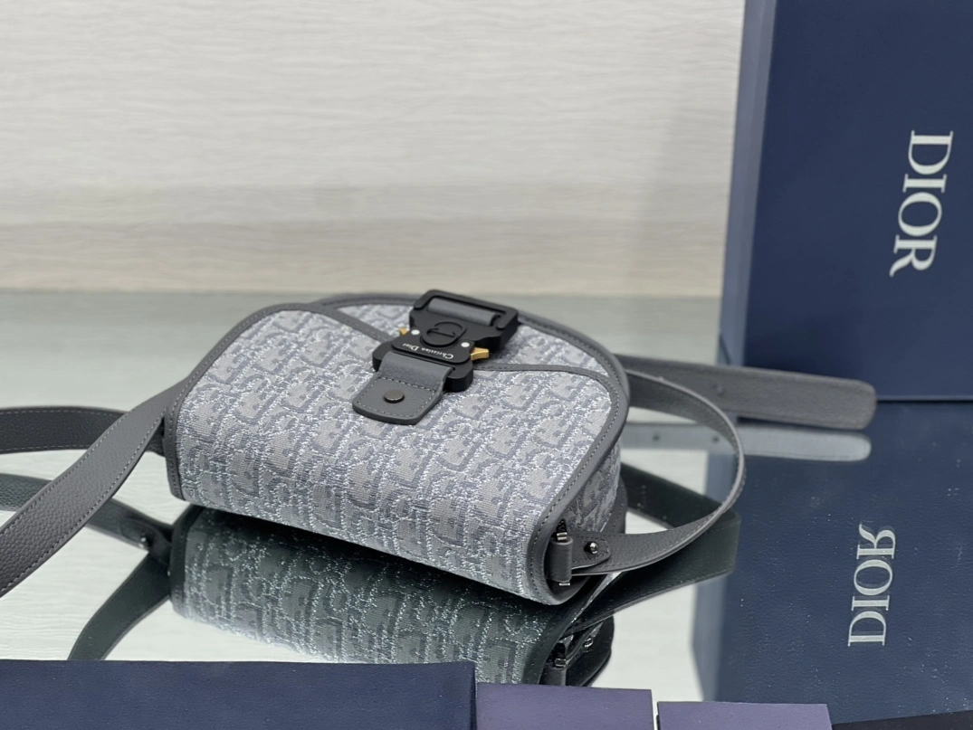 Christian Dior AAA Man Messenger Bags Modern 2336