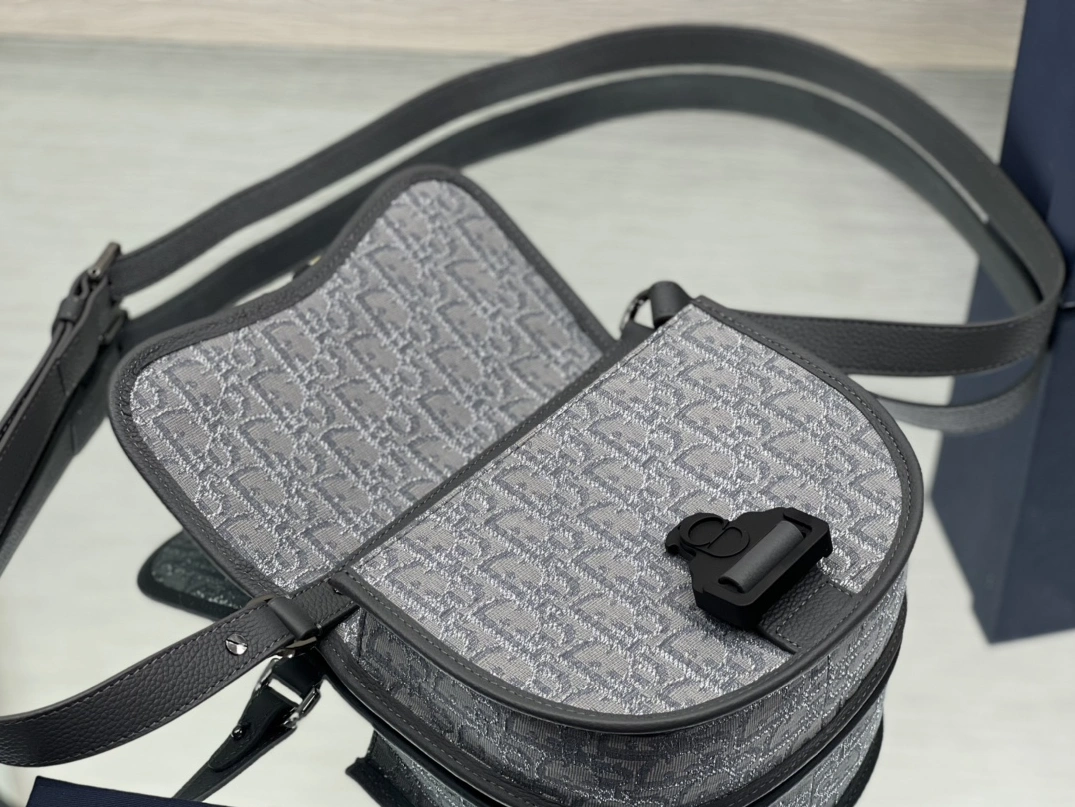 Christian Dior AAA Man Messenger Bags Modern 2336