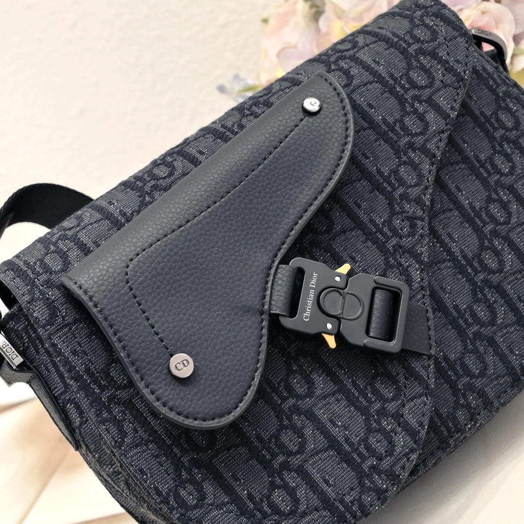 Christian Dior AAA Man Messenger Bags Popular 4028