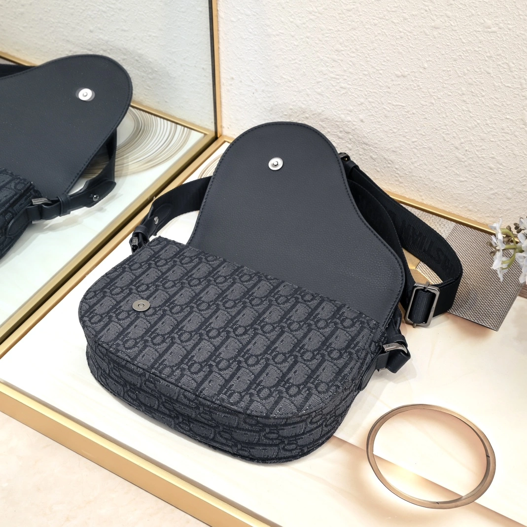 Christian Dior AAA Man Messenger Bags Popular 4028