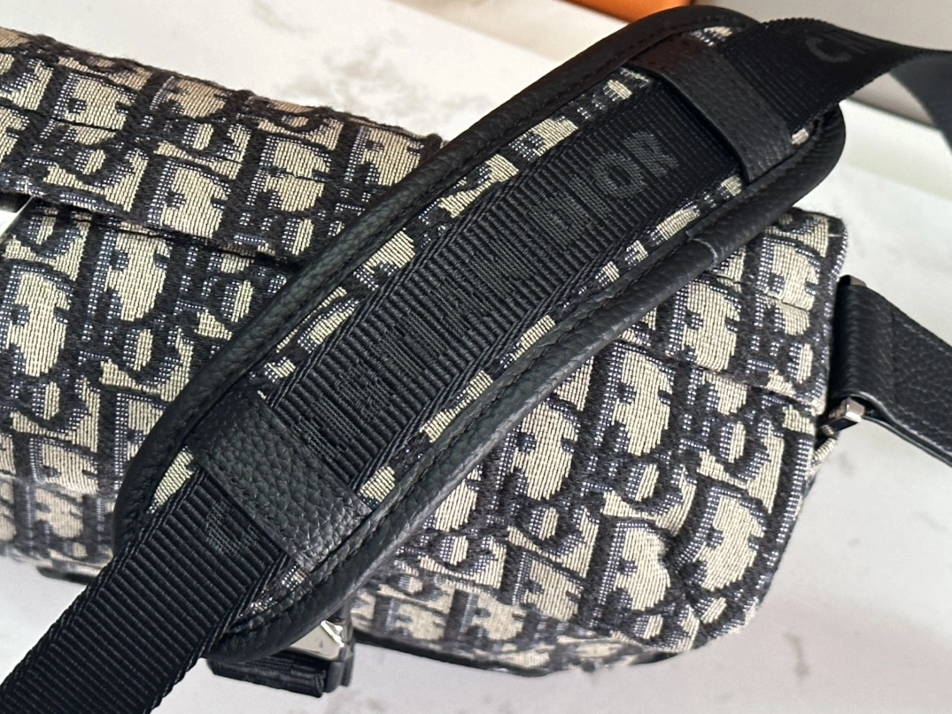 Christian Dior AAA Man Messenger Bags Practical 8267