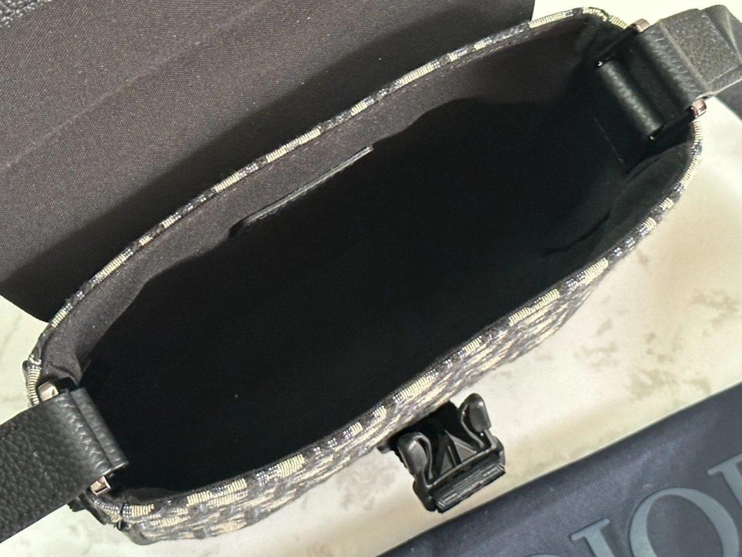 Christian Dior AAA Man Messenger Bags Practical 8267