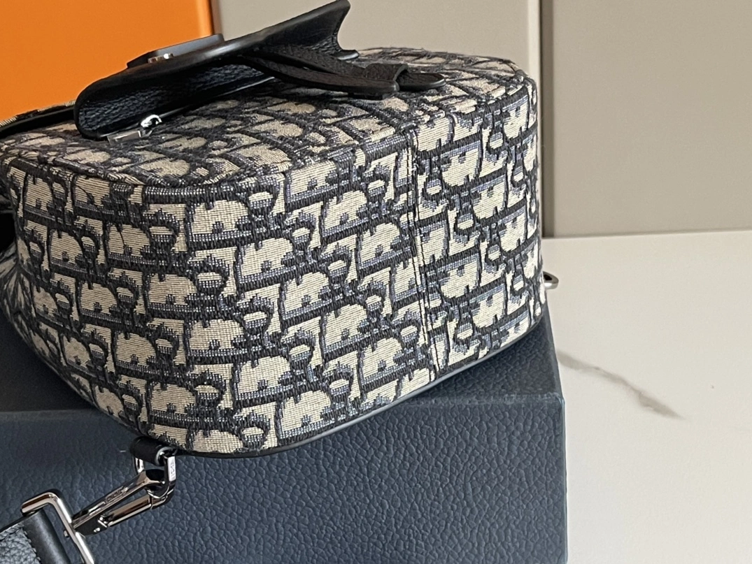 Christian Dior AAA Man Messenger Bags Reliable 7188