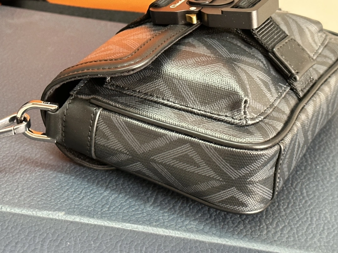 Christian Dior AAA Man Messenger Bags Resilient 1906