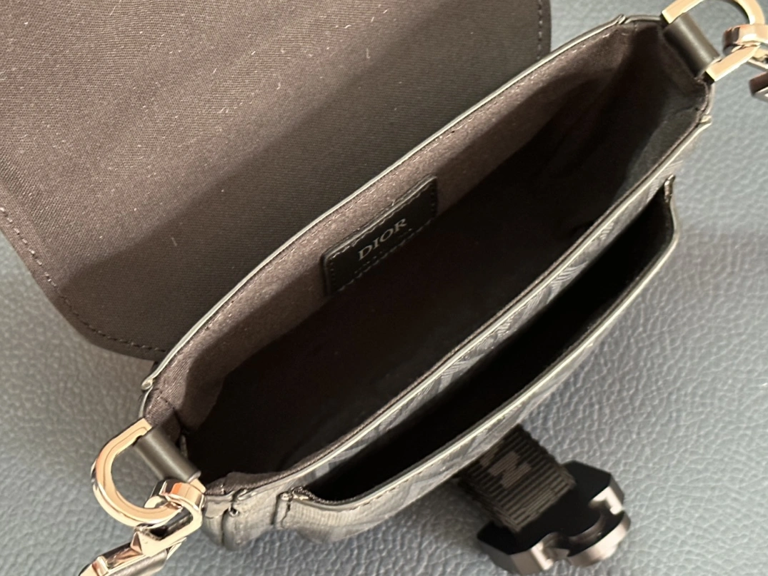 Christian Dior AAA Man Messenger Bags Resilient 1906