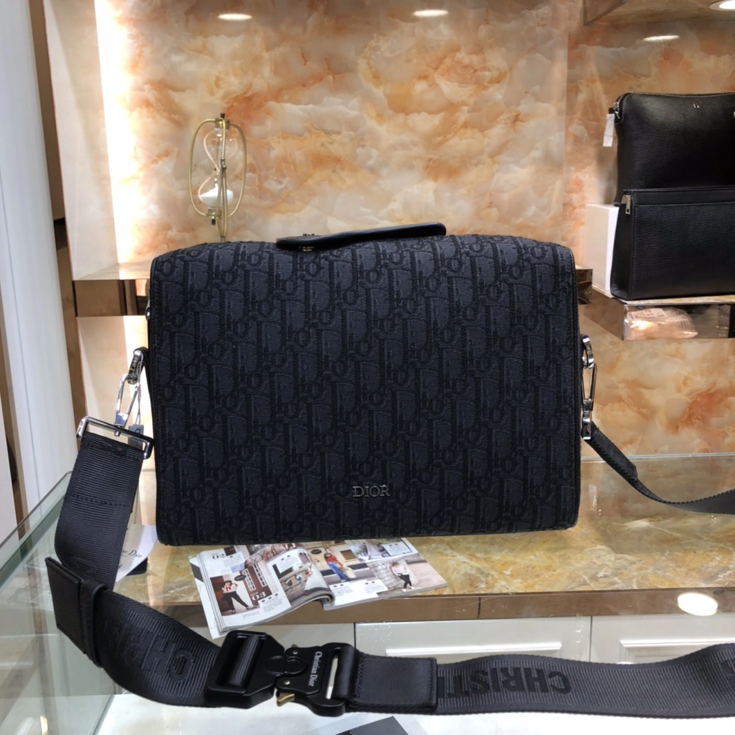 Christian Dior AAA Man Messenger Bags Resilient 3429