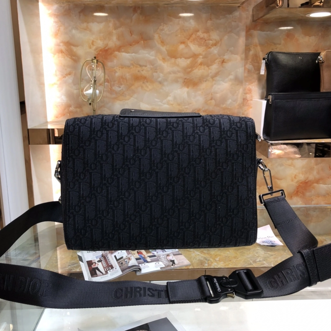 Christian Dior AAA Man Messenger Bags Resilient 3429