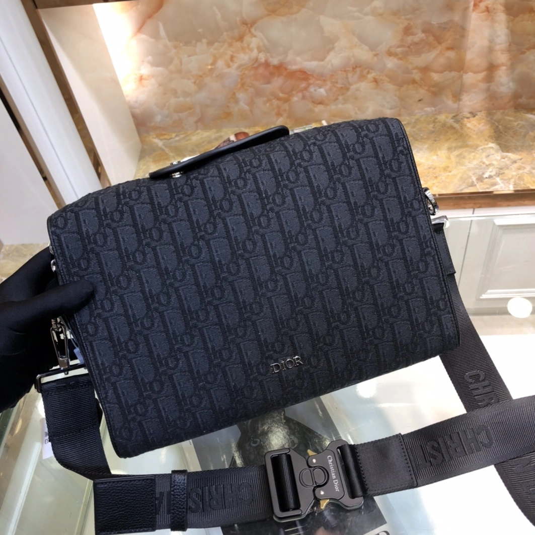 Christian Dior AAA Man Messenger Bags Resilient 3429