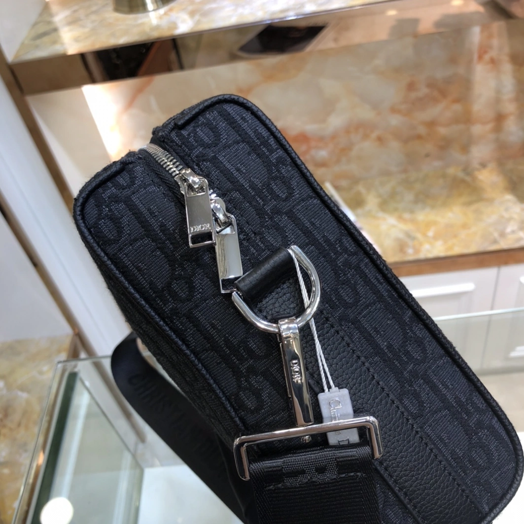 Christian Dior AAA Man Messenger Bags Resilient 3429