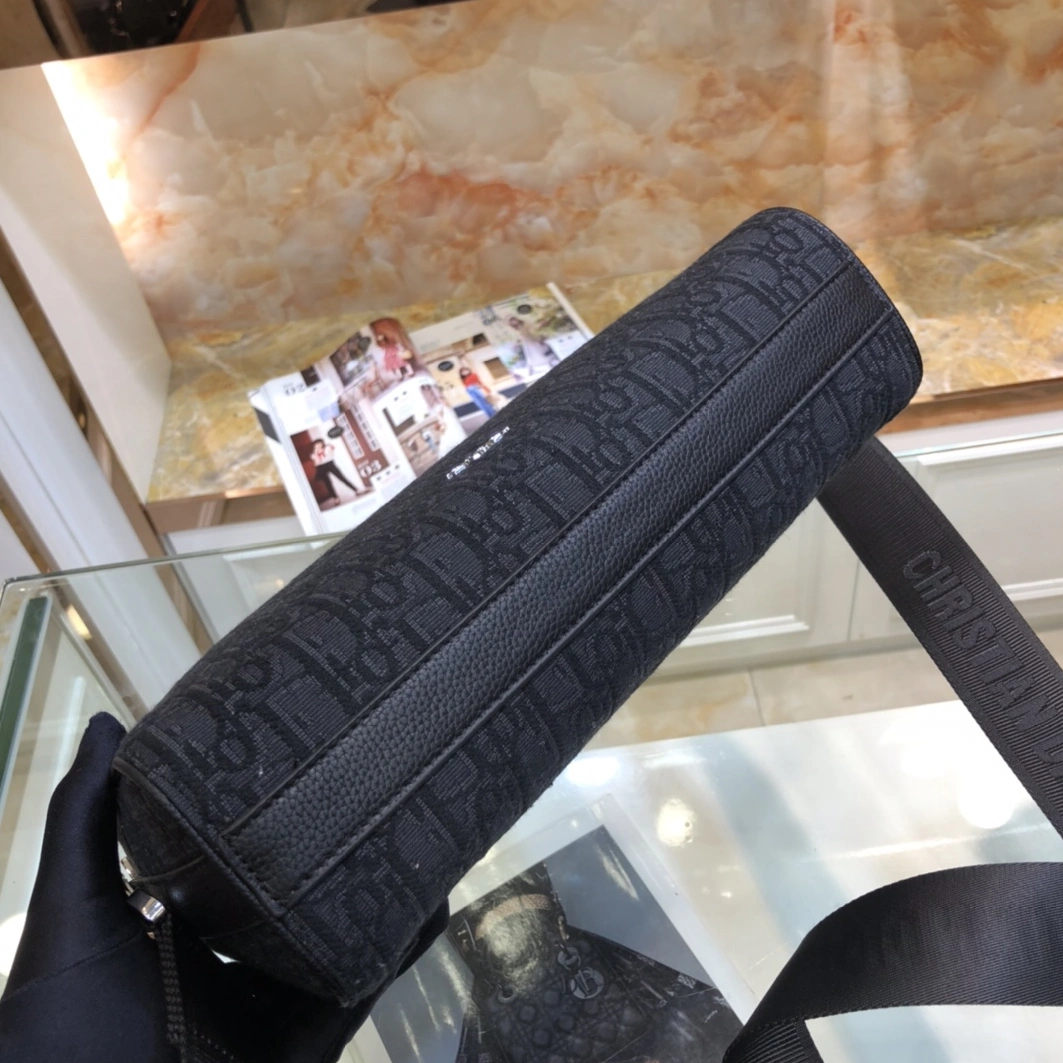 Christian Dior AAA Man Messenger Bags Resilient 3429
