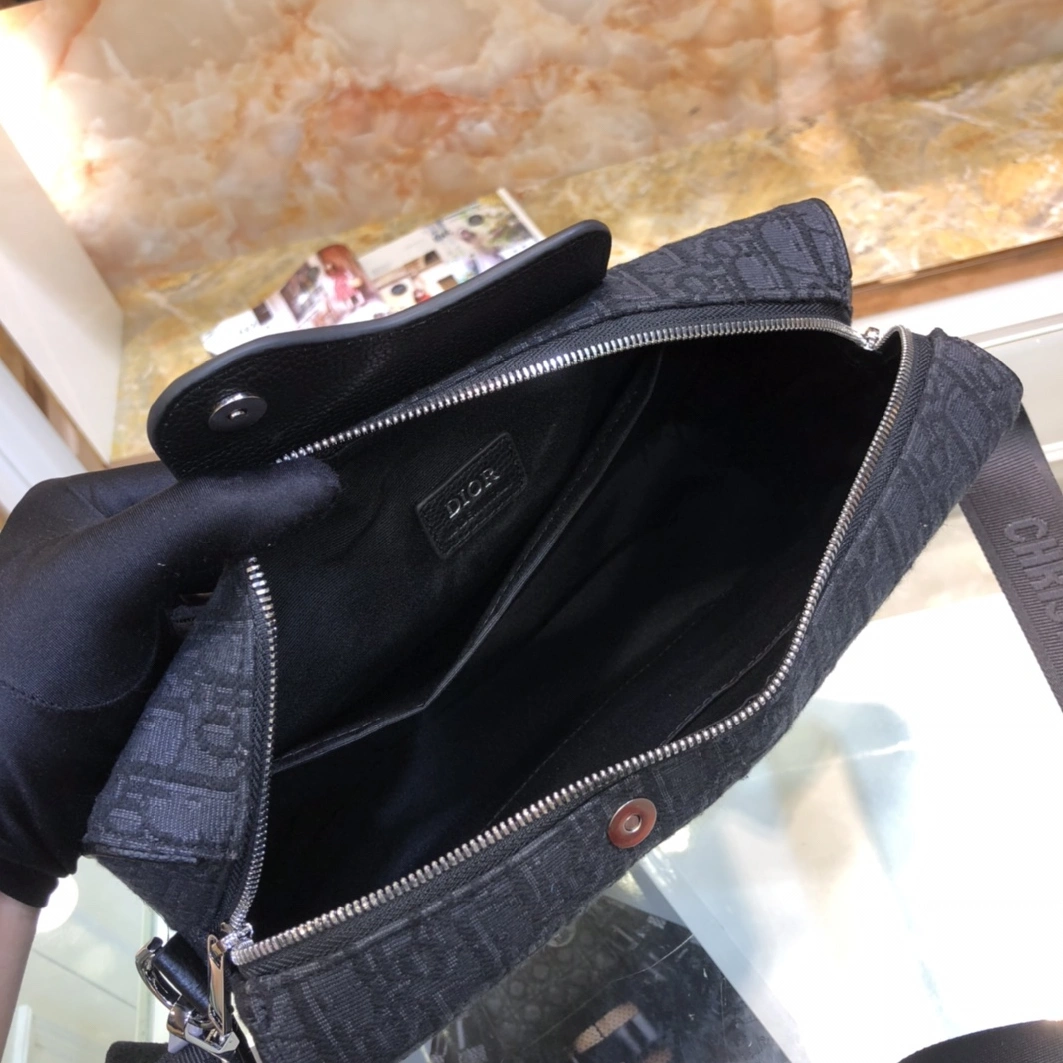 Christian Dior AAA Man Messenger Bags Resilient 3429