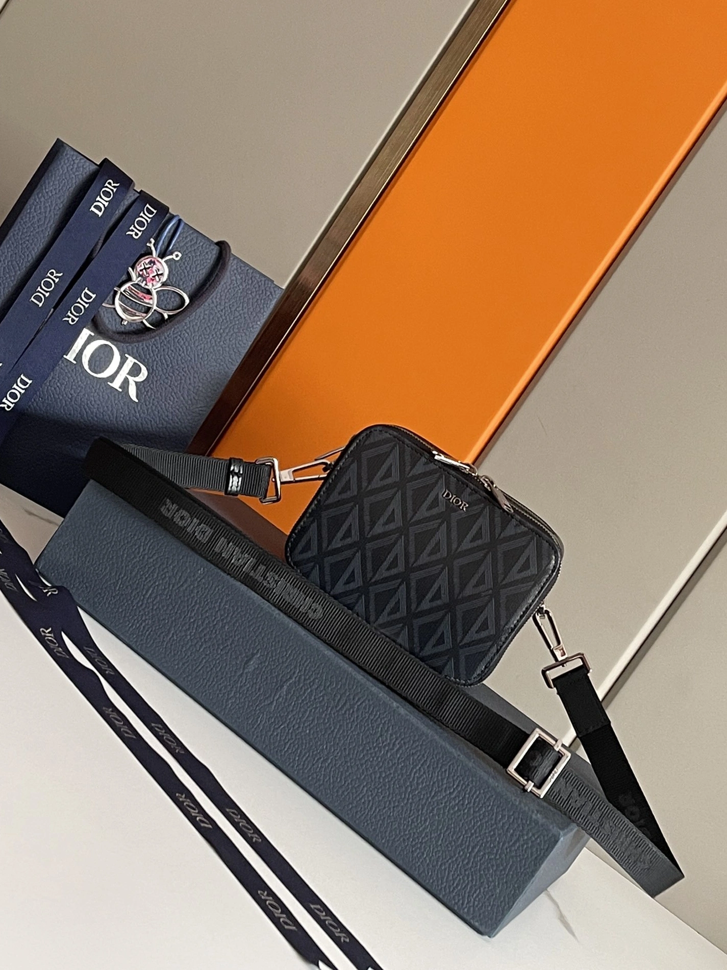 Christian Dior AAA Man Messenger Bags Sleek 4017