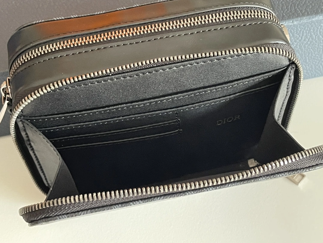 Christian Dior AAA Man Messenger Bags Sleek 4017