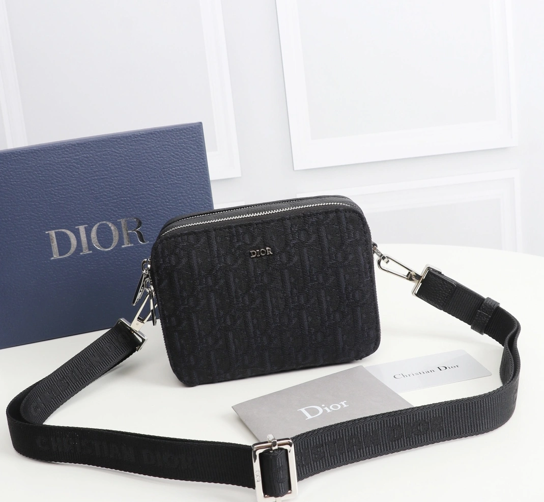 Christian Dior AAA Man Messenger Bags Sleek 4362