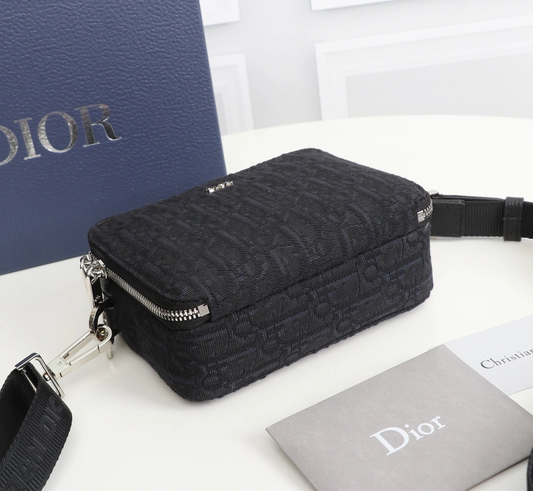 Christian Dior AAA Man Messenger Bags Sleek 4362
